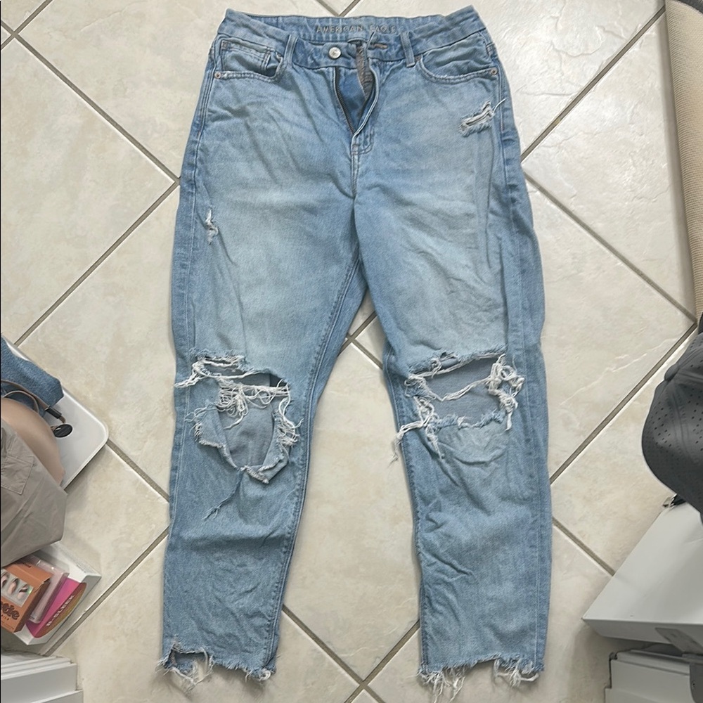 AE mom Jean distressed - 6S